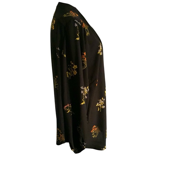 NWT Carmen Marc Valvo Woman Plus Size 2X Black Multicolor Floral Print Blouse - Picture 4 of 4